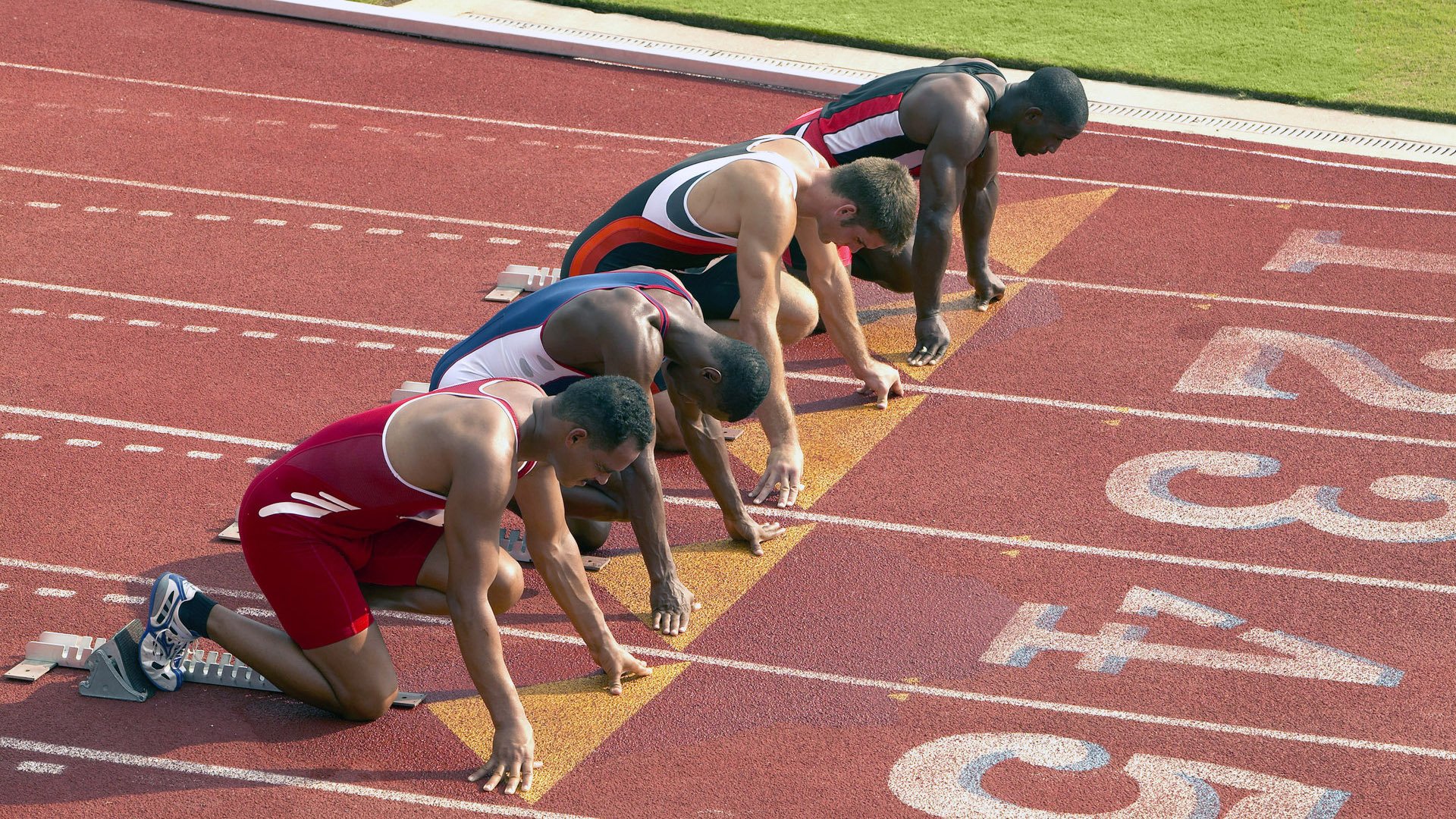 开云官网-红与蓝的冰火两重天，曼联五连胜高歌猛进，海港主帅深陷下课漩涡，红与蓝的冰火两重天，曼联五连胜高歌猛进，海港主帅深陷下课漩涡